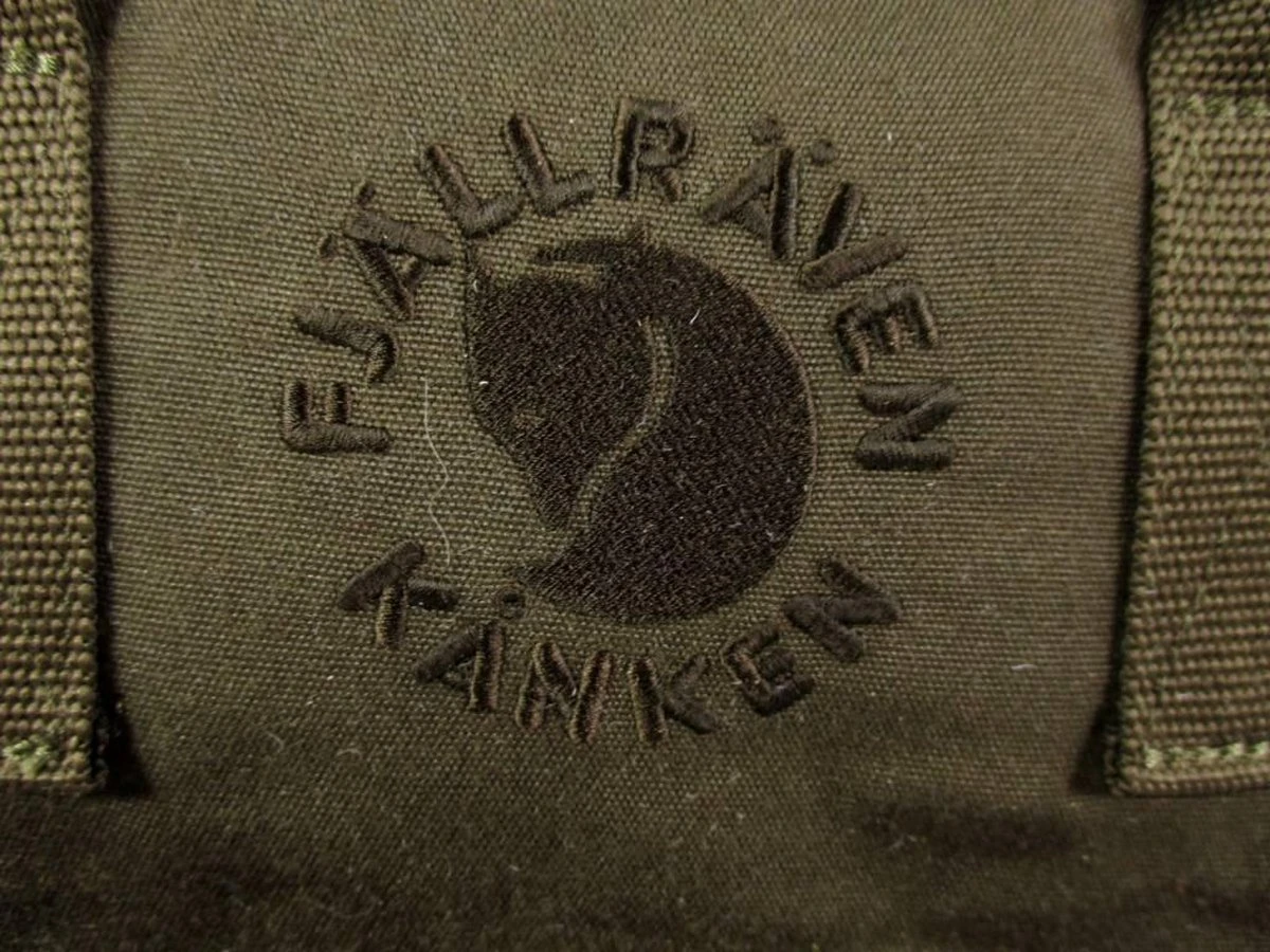 Fjallraven Fjällräven Re-Kånken Unisex Rugzak - Dark Olive 7 Fjallraven Fjällräven Re-Kånken Unisex Rugzak - Dark Olive - Afbeelding 5