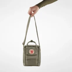 Fjallraven Schoudertas Fjällräven Kånken Sling Flamingo Pink -Fjallraven 5 F23797 FW19 fvra kanken sling fjaellraeven 21 1