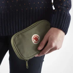 Fjallraven Portemonnee Fjällräven Kånken Travel Wallet Spicy Orange 16 Fjallraven Portemonnee Fjällräven Kånken Travel Wallet Spicy Orange -Fjallraven 6 F23781 SS19 fvrc kanken travel wallet fjaellraeven 21 1