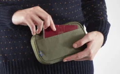 Portemonnee Fjallraven Kanken Travel Wallet Arctic Green 15 Portemonnee Fjallraven Kanken Travel Wallet Arctic Green -Fjallraven 6 F23781 SS19 fvrd kanken travel wallet fjaellraeven 21