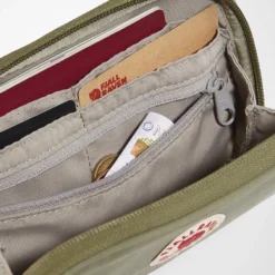 Fjallraven Portemonnee Fjällräven Kånken Travel Wallet Spicy Orange 18 Fjallraven Portemonnee Fjällräven Kånken Travel Wallet Spicy Orange -Fjallraven 8 F23781 SS19 fvre kanken travel wallet fjaellraeven 21 1