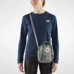 Fjallraven Schoudertas Fjällräven Kånken Re-Wool Sling Red-Black 16 Fjallraven Schoudertas Fjällräven Kånken Re-Wool Sling Red-Black -Fjallraven Kanken ReWool Sling 23329 027 C MODEL FJR 1