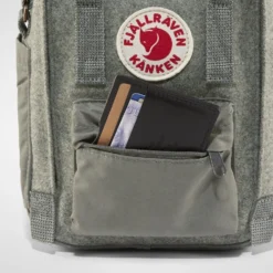 Fjallraven Schoudertas Fjällräven Kånken Re-Wool Sling Red-Black 20 Fjallraven Schoudertas Fjällräven Kånken Re-Wool Sling Red-Black -Fjallraven Kanken Rewool Sling 23329 027 F DETAIL FJR 1