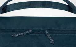 Fjallraven Reistas Fjällräven Vardag Duffel 30 Storm 16 Fjallraven Reistas Fjällräven Vardag Duffel 30 Storm -Fjallraven Vardag Duffel 30 27243 638 H DETAIL FJR